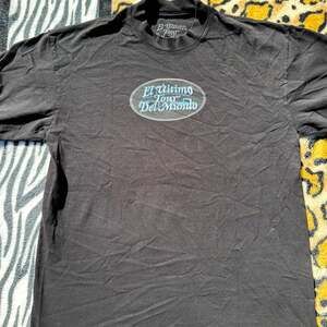 Bad Bunny El Ultimo Tour Del Mundo 2022 Official Graphic T-shirt Men Med Music